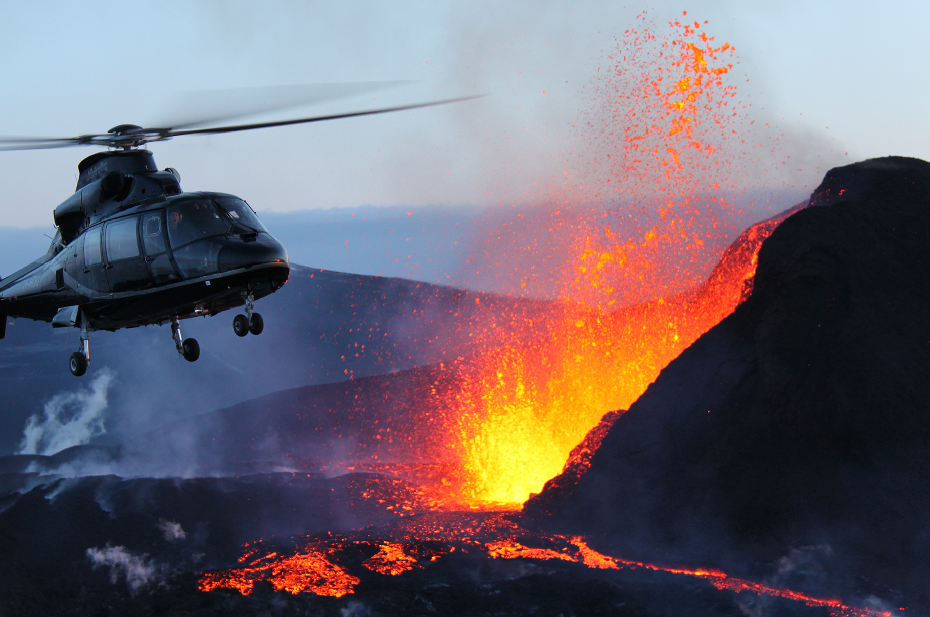 helicopter tour of volcano in iceland